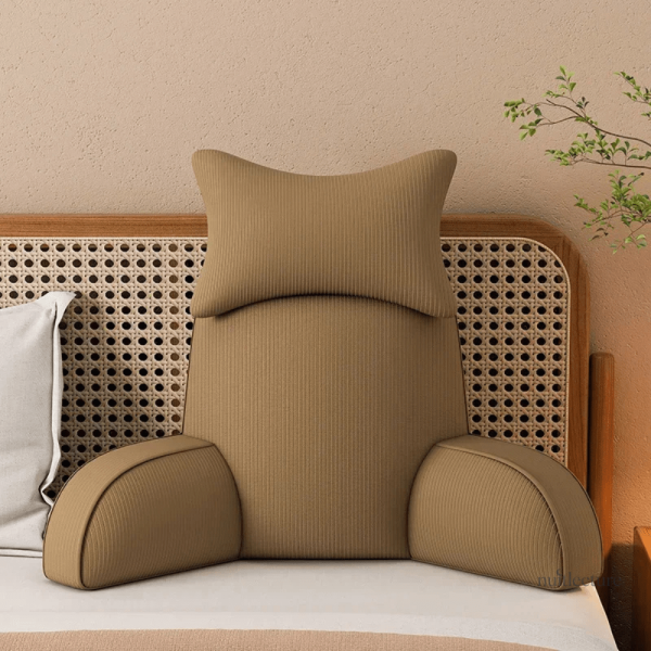 Coussin en micropeluche, idéal pour se détendre en lisant
