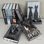 Faux livres de décoration fashion en design moderne