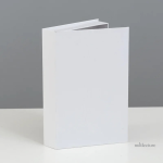 Décoration intérieure avec faux livres de luxe colorés