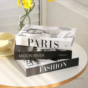 Faux livres décoratifs Paris pour salon