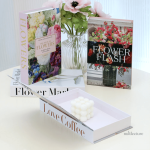 Décor intérieur : faux livres fleuris pour style moderne