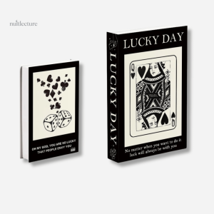 Faux livres élégants sur le poker pour espace moderne