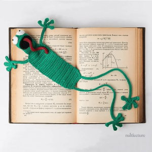 Marque-page artisanal, motif grenouille et crochet