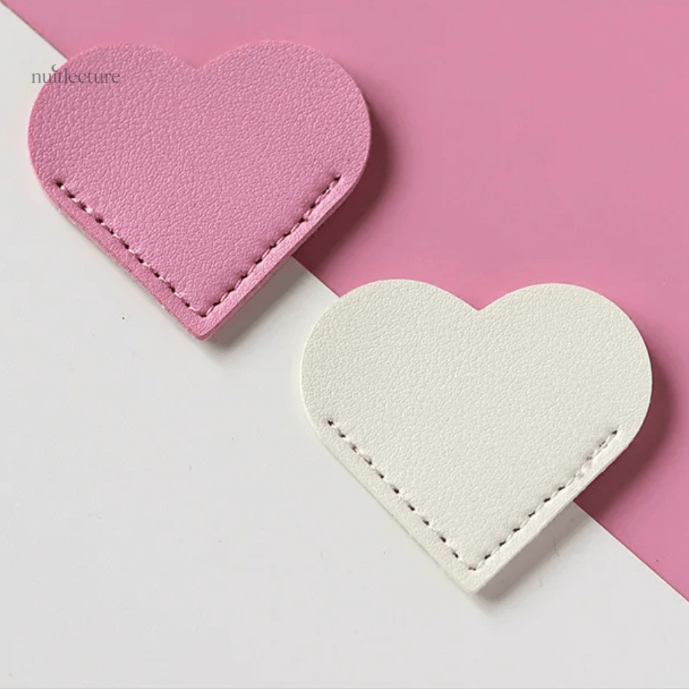 Marque-page en cuir forme de coeur