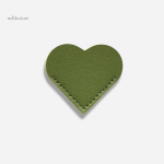 Accessoire de livre : marque-page coin coeur en cuir