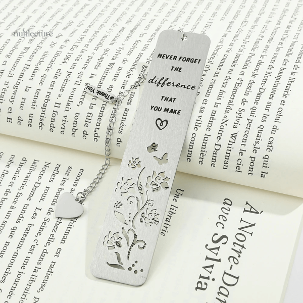 Citation marquée sur marque-page en métal