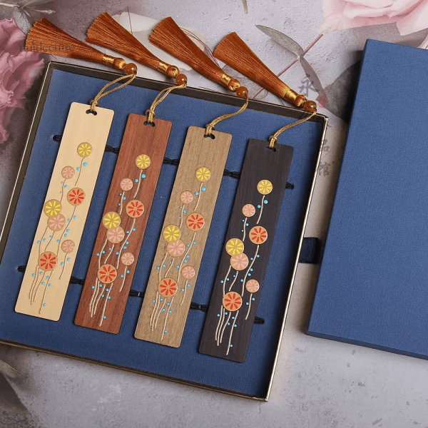 Marque-page en bois sucré, artisanal et élégant