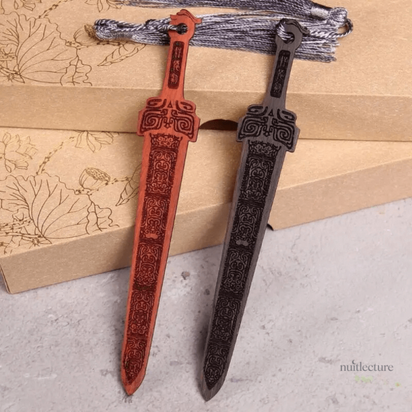 Marque-page épée, accessoire en bois artisanal