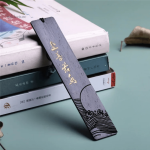 Objet décoratif en bois, parfait pour les amateurs de lecture