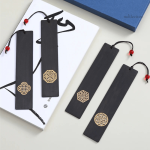 Marque-page en bois, un essentiel pour les bibliophiles