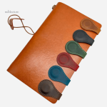 Accessoire de lecture : marque-page en cuir