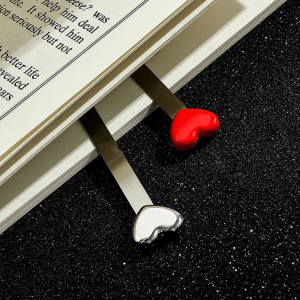 Marque-page métallique, design coeur élégant