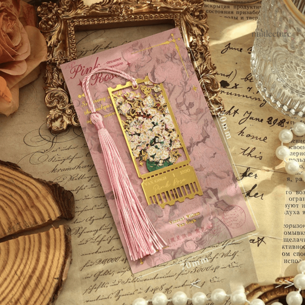 Métal doux et fleuri, accessoire de lecture idéal