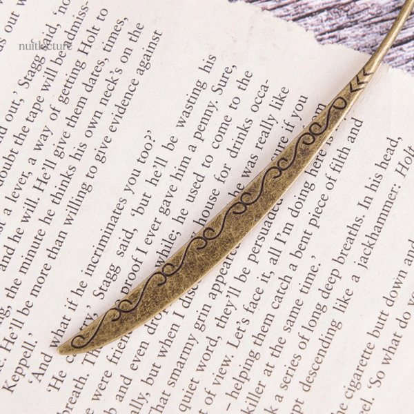 Marque-page en métal unique avec motif horloge