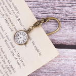 Marque-page horloge en métal pour amateurs de lecture