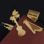 Marque-page métal avec motifs de guitare
