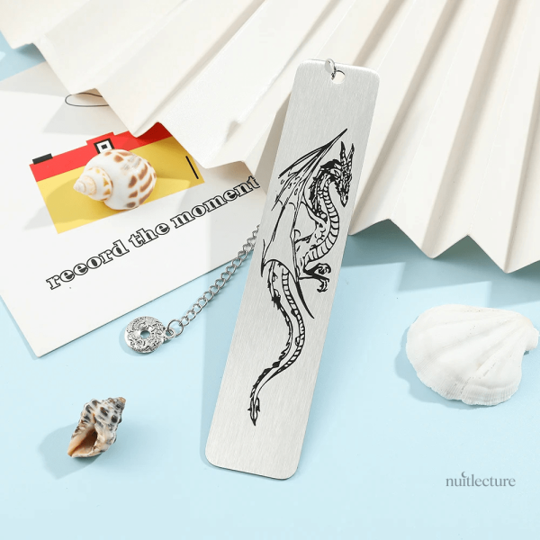 Marque-page en métal avec illustration de dragon stylisé