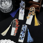 Marque-page décoratif en métal avec motif coloré