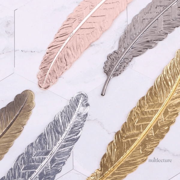 Marque-page en métal avec motif plume fait main