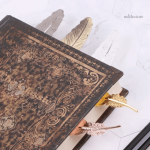 Marque-page plume en métal pour passionnés de lecture