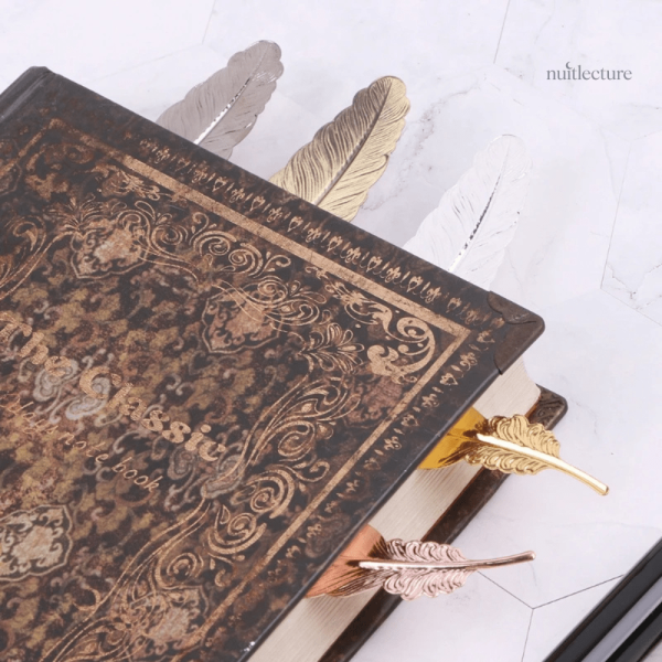 Marque-page plume en métal pour passionnés de lecture