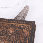 Marque-page en métal, inspiration plume artistique
