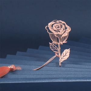 Marque-page métallique rose, accessoire de lecture stylé
