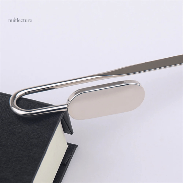 Accessoire de lecture : marque-page en métal élégant