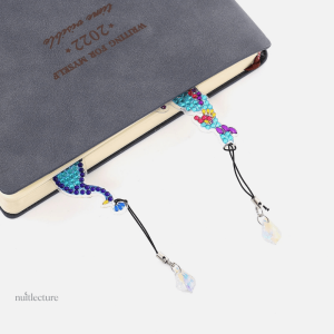 Paons en papier pour personnaliser vos marque-pages DIY
