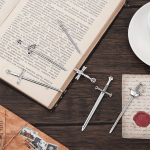 Épée vintage en métal, accessoire de lecture