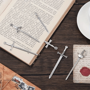 Épée vintage en métal, accessoire de lecture
