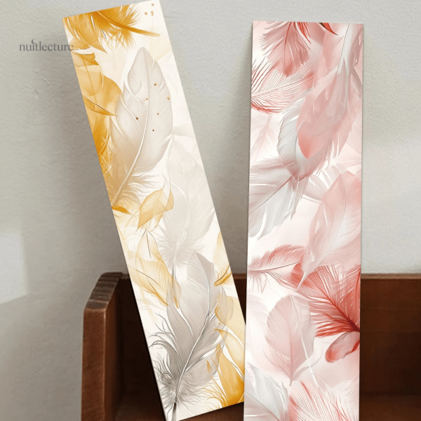 Marque-pages en papier avec impression de plumes stylisées