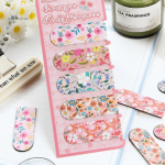 Marque-page aux fleurs colorées avec aimant