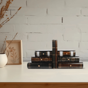 Serre-livre en bois avec rangements décoratifs