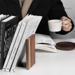 Accessoire déco bois, serre-livre en noyer raffiné