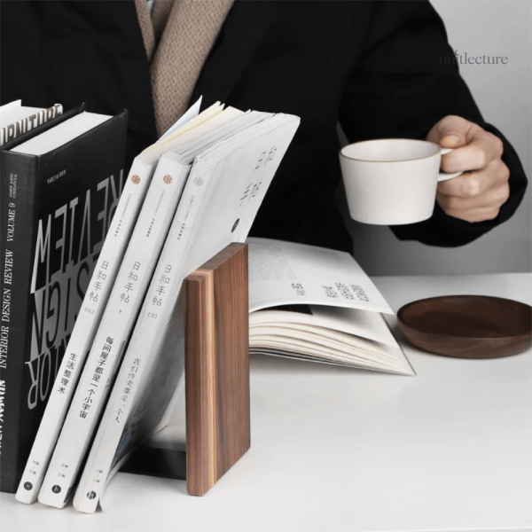 Accessoire déco bois, serre-livre en noyer raffiné