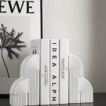 Serre-livre décoratif en céramique blanche