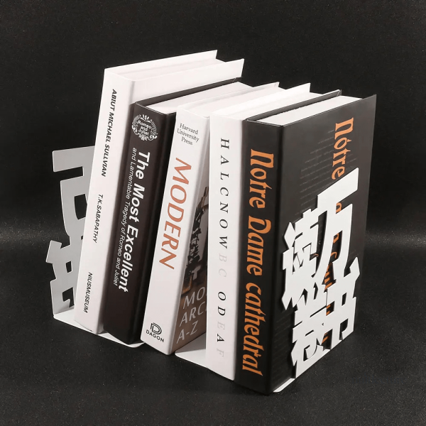 Livre-serre en métal aux motifs asiatiques pour un style unique