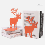 Élan en métal comme serre-livre pour déco festive