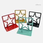 Design étoile en métal pour organiser vos livres