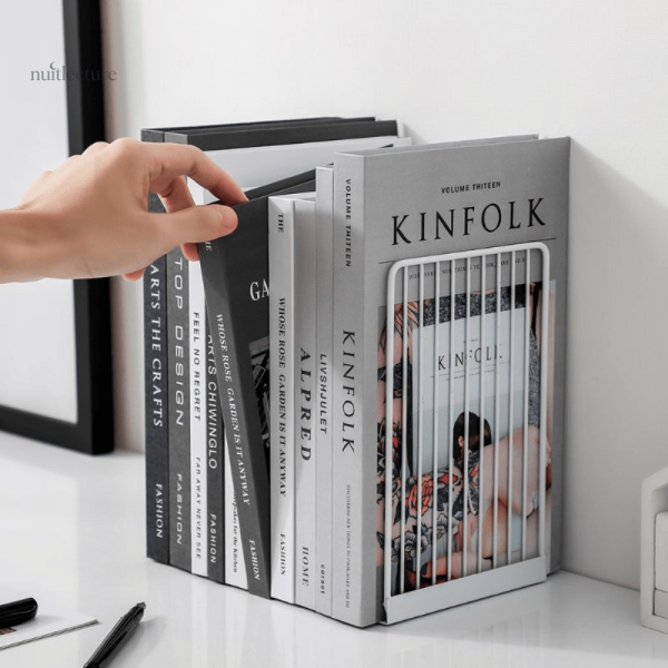 Serre-livre contemporain en métal, finition élégante