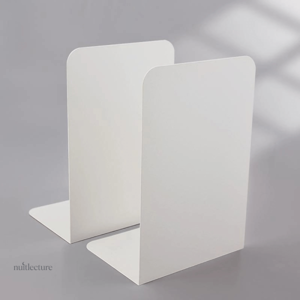 Serre-livre chic en métal pour un intérieur contemporain