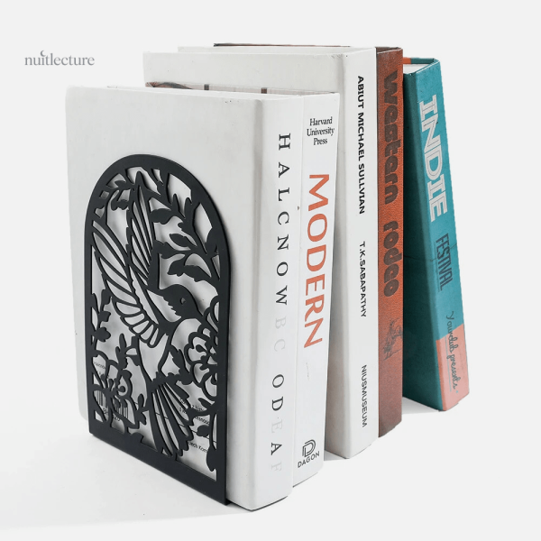 Accessoire en métal alliant beauté et utilité pour livres