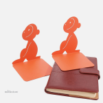 Serre-livre en métal avec un design de singe amusant