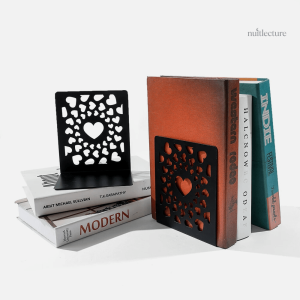 Serre-livre en métal décoratif avec cœurs stylisés
