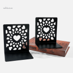 Décoration moderne : serre-livre en métal avec motif cœur