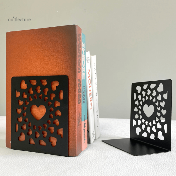 Élément de décoration en métal, cœur pour livres