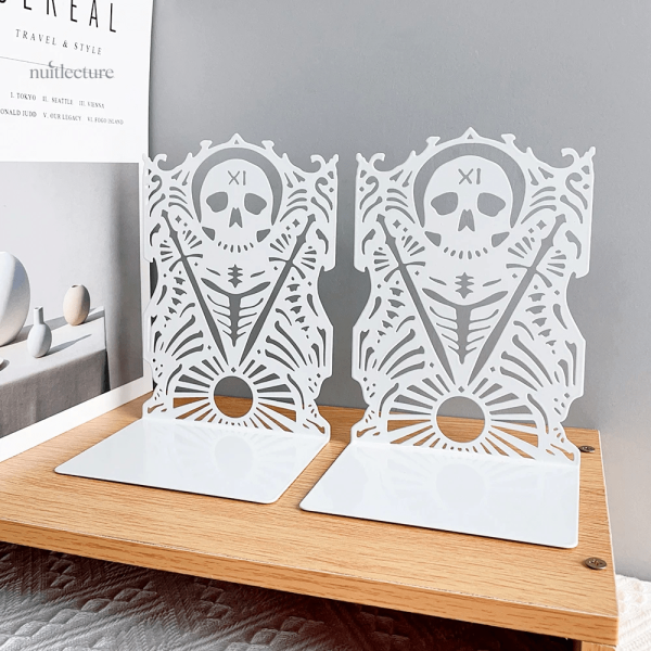 Serre-livre unique en métal, motifs de têtes de mort blanches