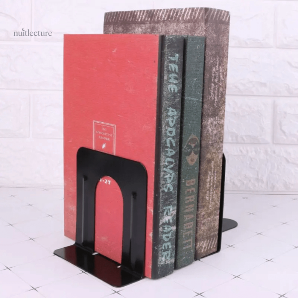 serre-livre-en-metal-voute-elegante-1 Serre-livre en métal avec voûte élégante