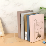 Accessoire déco : serre-livre en plastique translucide